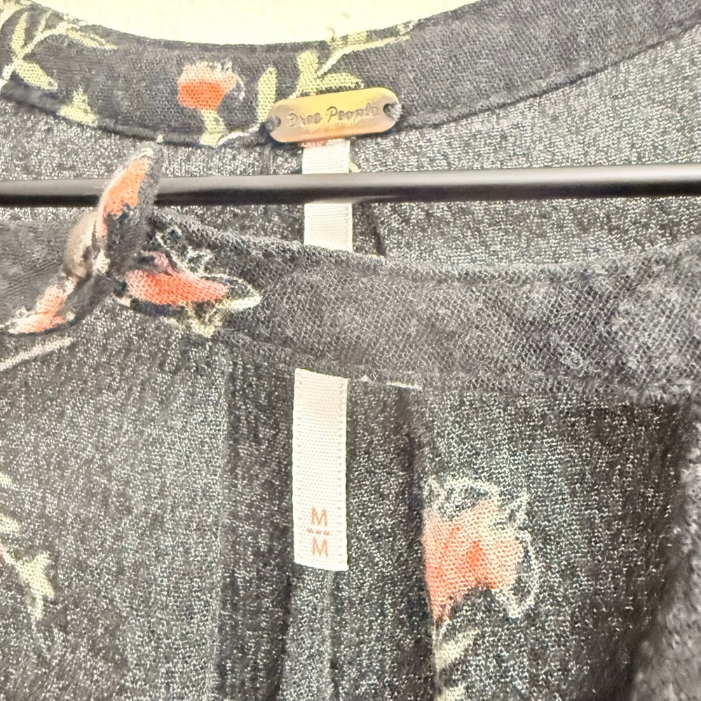 Free People Women’s Black Floral Sleeveless Tunic Top Size Medium - Picture 5 of 6